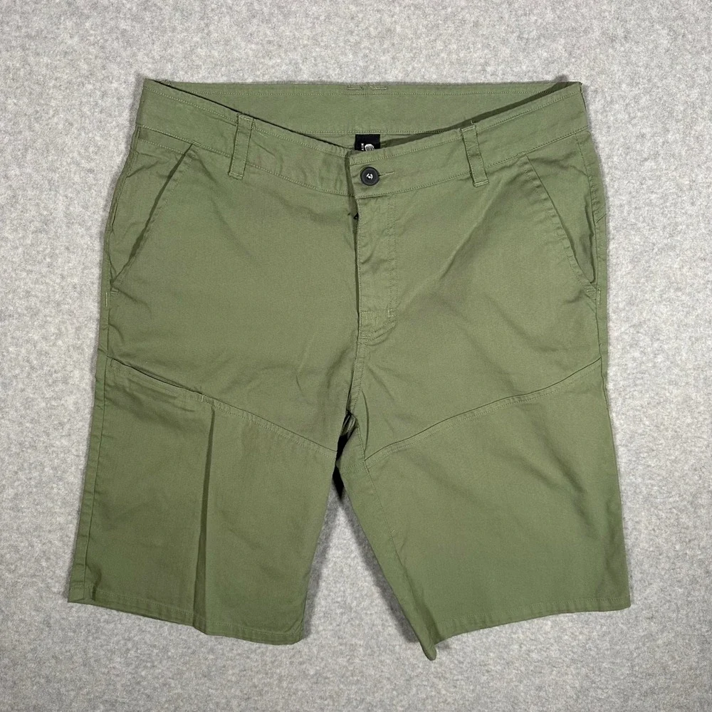 Mountain Hardwear AP Scrambler Shorts Mens 32 Green Hiking Outdoor OM7225 11in